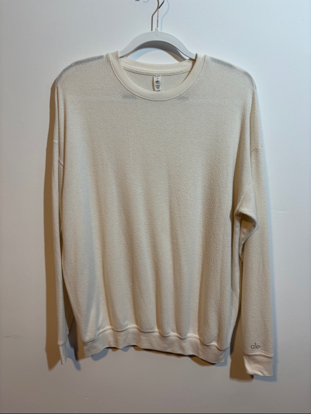 ALO Yoga Men's Cream Crewneck Cozy Sweatshirt